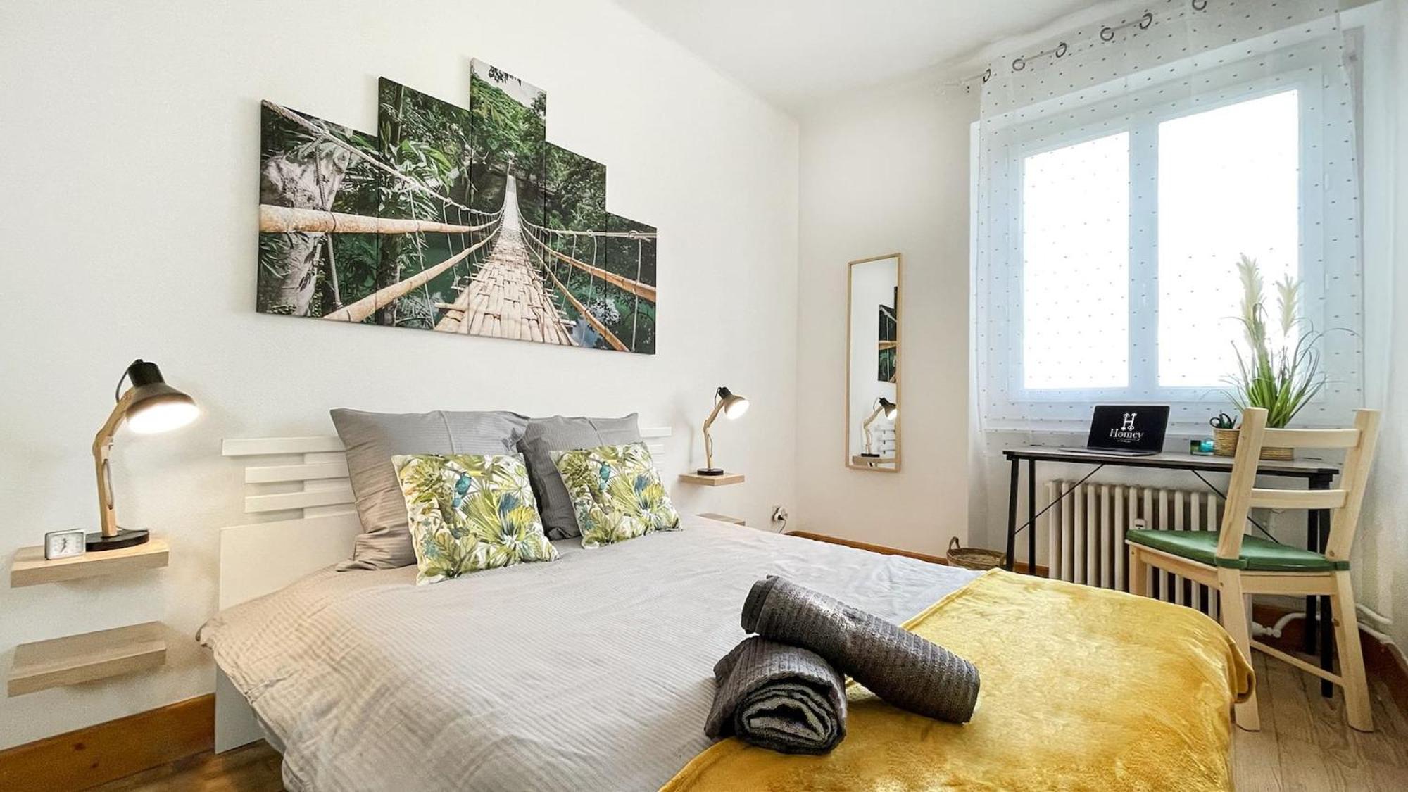 Homey Keola - Parking Privé Gratuit - Aux Portes De Genève - Au Pied Du Tram - Avec 1 Et Un Grand Salon Avec Un Canapé-lit *