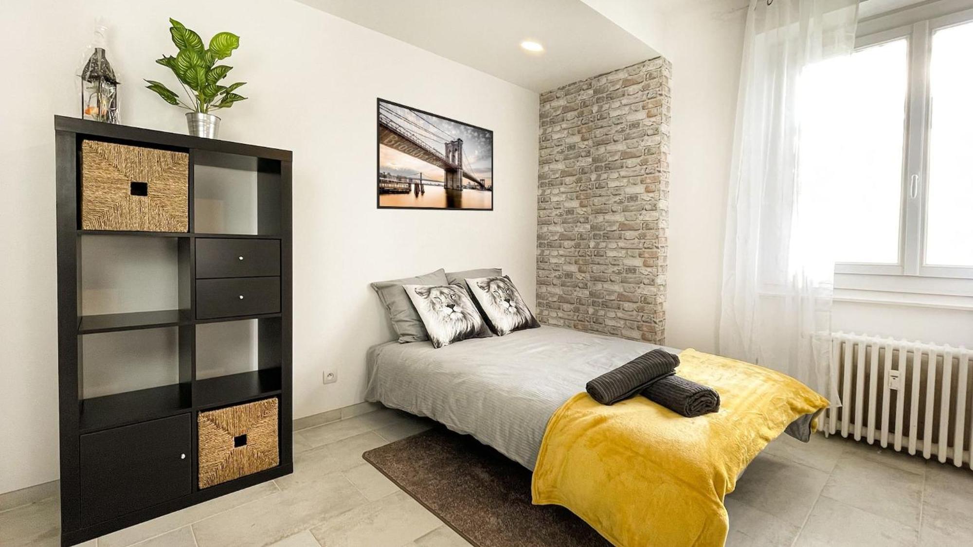 Homey Keola - Parking Privé Gratuit - Aux Portes De Genève - Au Pied Du Tram - Avec 1 Et Un Grand Salon Avec Un Canapé-lit Appartement Ambilly